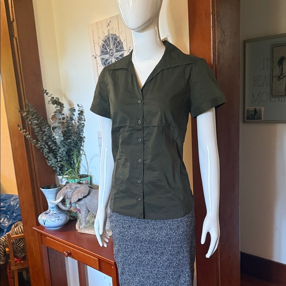 Northern Reflections Tops - NWT northern reflections size small Olive Green Women's Button-Up Top